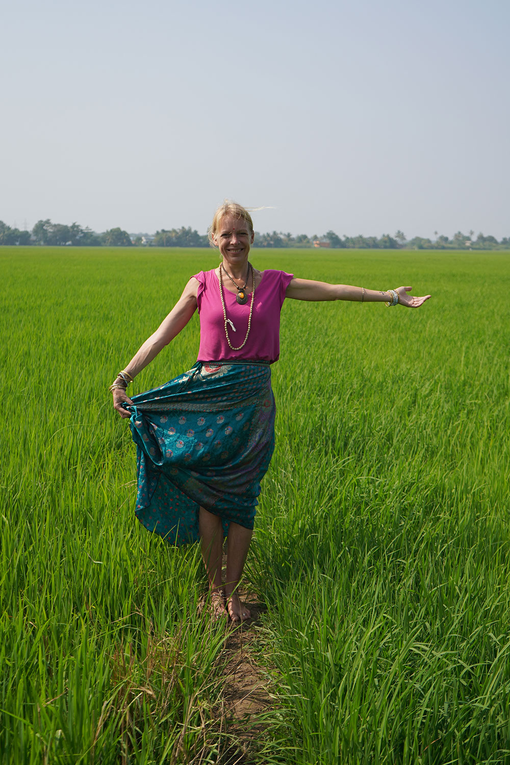 Lady-in-paddy-feild-eagel-alappuzha-kerala-india-firstman
