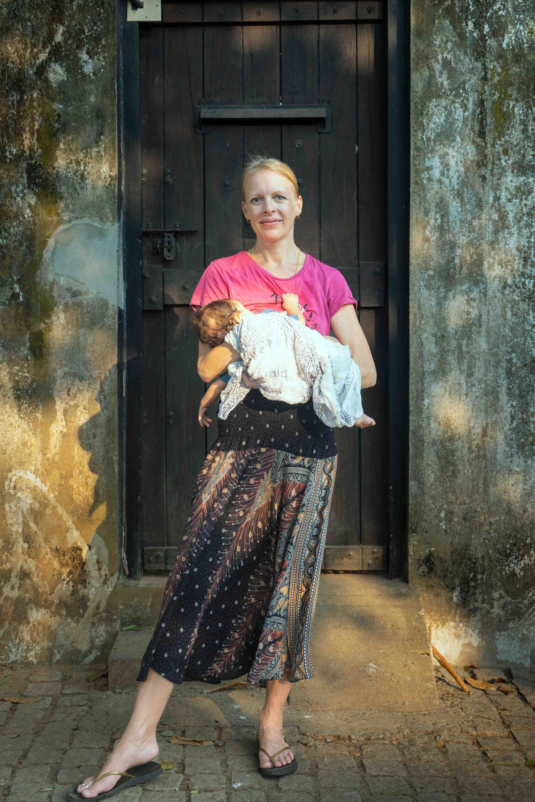 women with child, fort kochi, kochi,kerala, India, firstman.earth