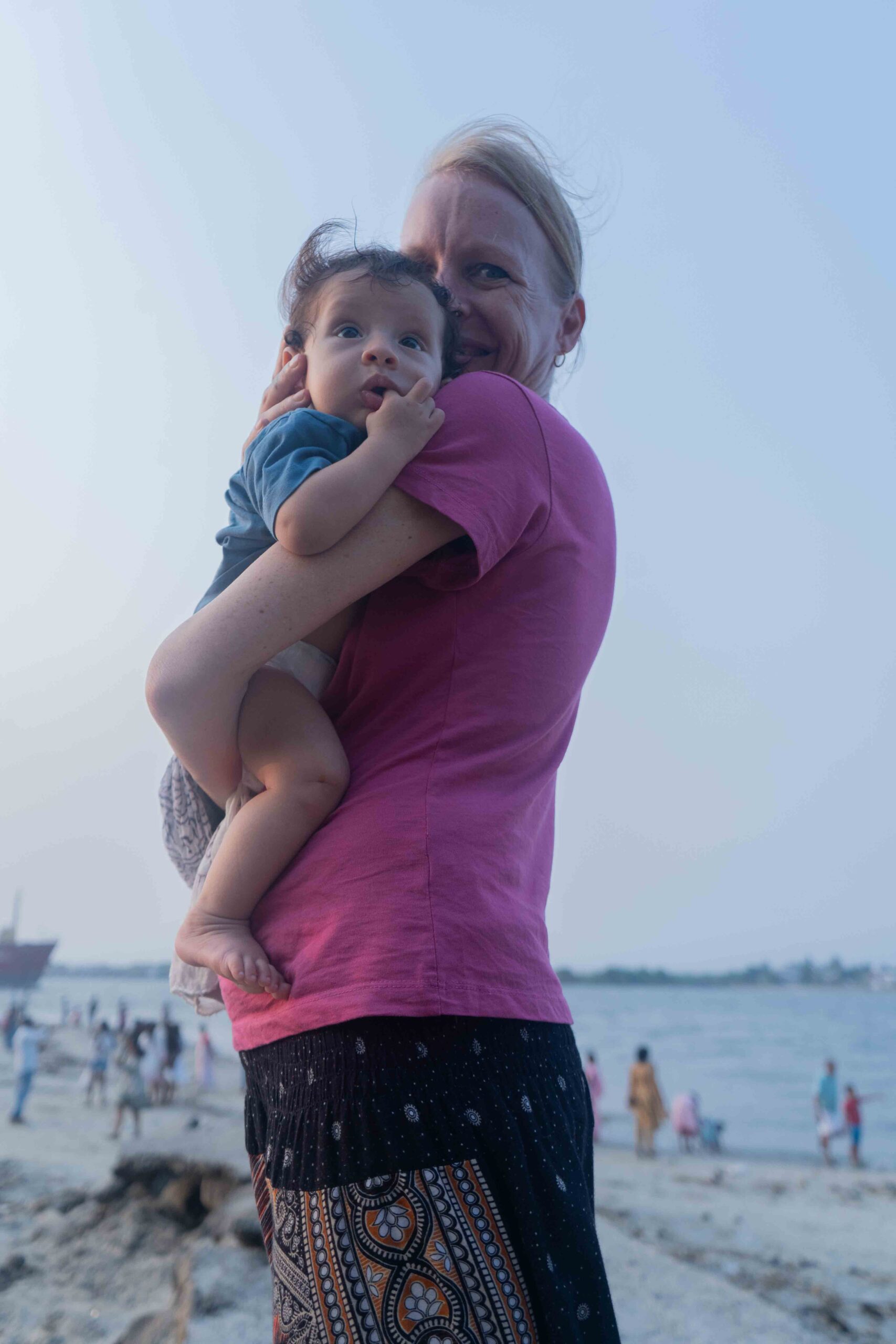 women with child, fort kochi, kochi,kerala, India, firstman.earth
