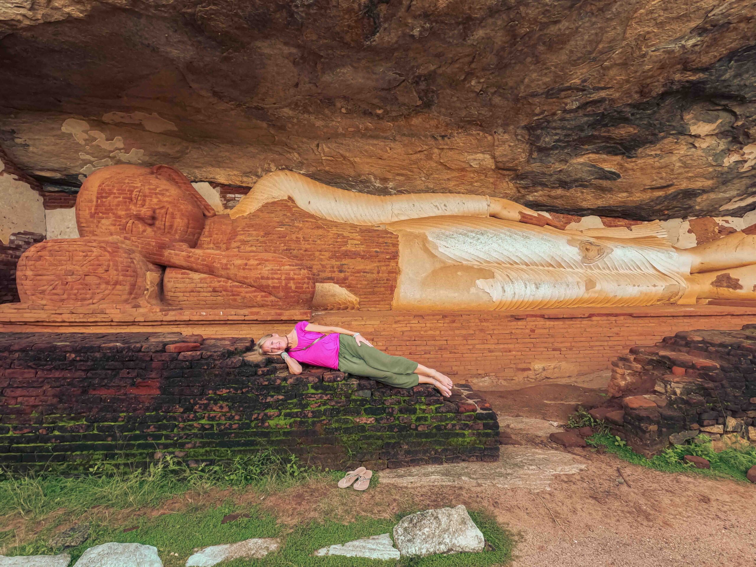Pidurangala Rock Cave Temple, sigiriya, srilanka